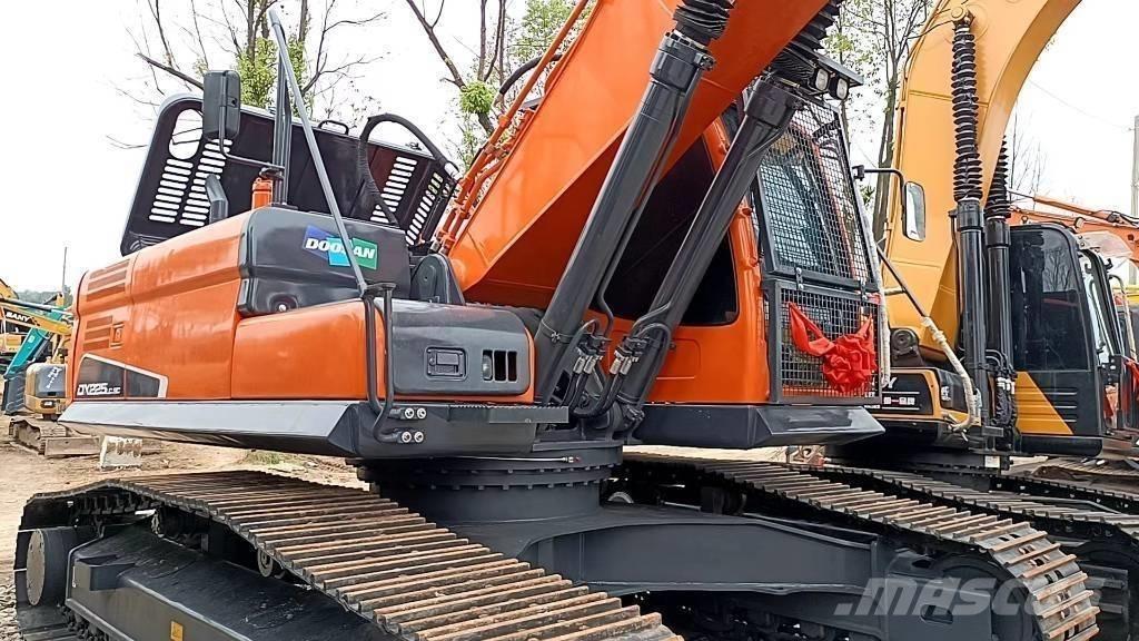 Doosan 225 LC-9 大型油圧ショベル12t以上（パワーショベル・ユンボ）