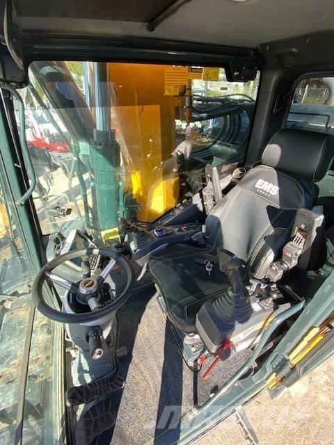 Hyundai HW 180 ホイール式油圧ショベル（パワーショベル・ユンボ・バックホー）