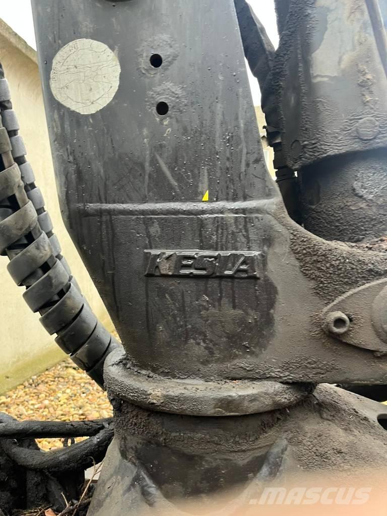 Kesla 2114ZT 林業油圧ショベル（パワーショベル・ユンボ・バックホー）