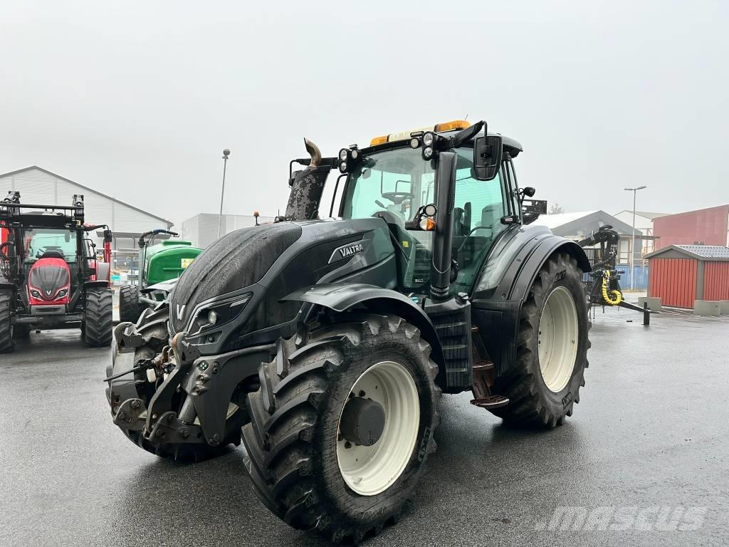 Valtra T 214 D トラクター