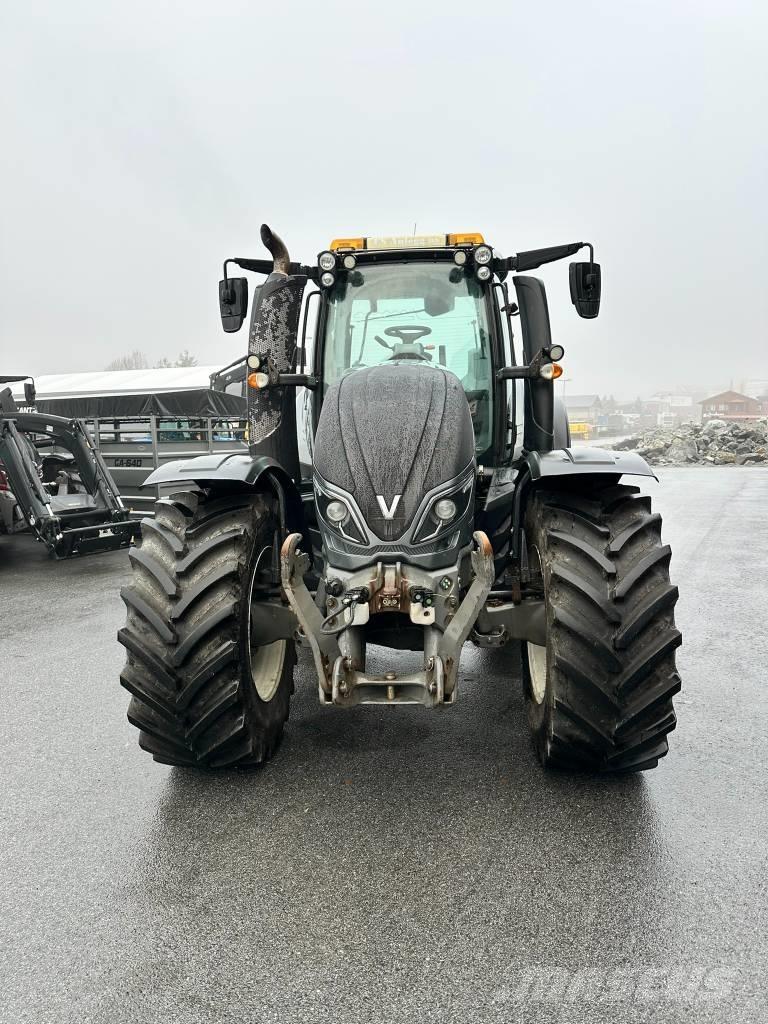 Valtra T 214 D トラクター