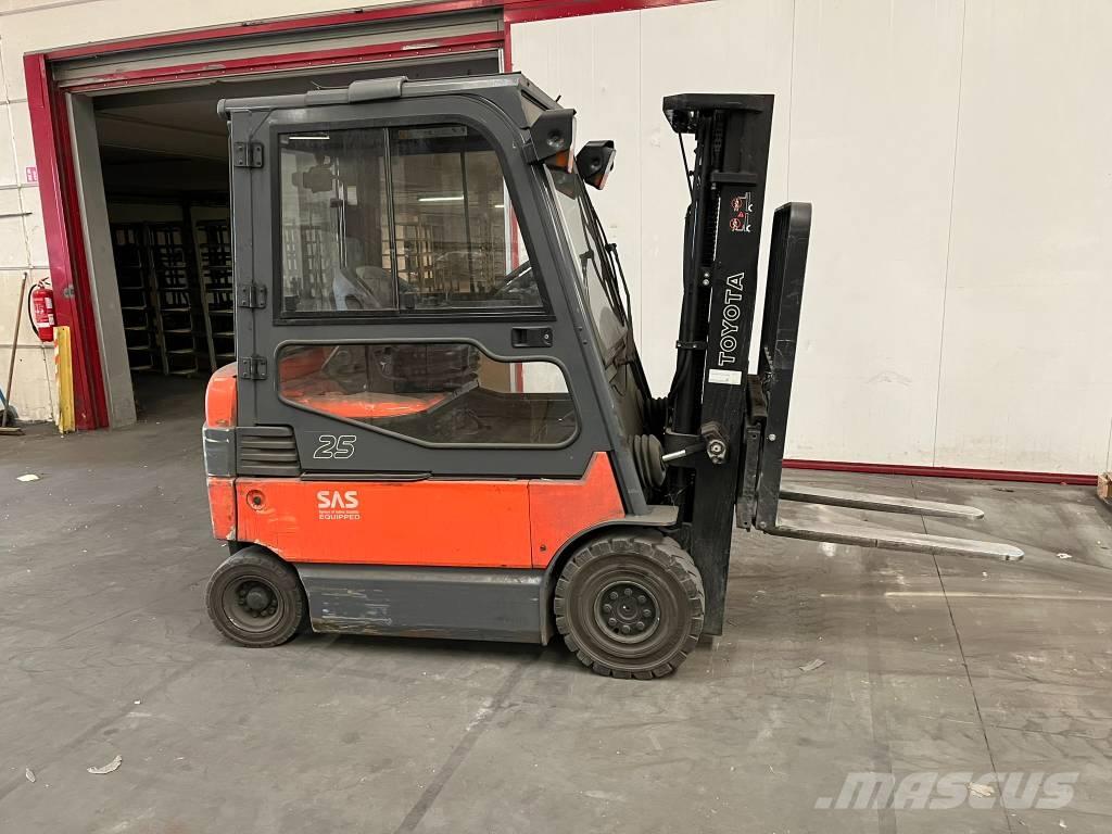 Toyota 7 FBMF 25 バッテリーフォークリフト
