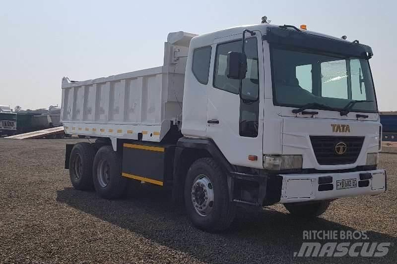 Tata Novus 3434 その他トラック