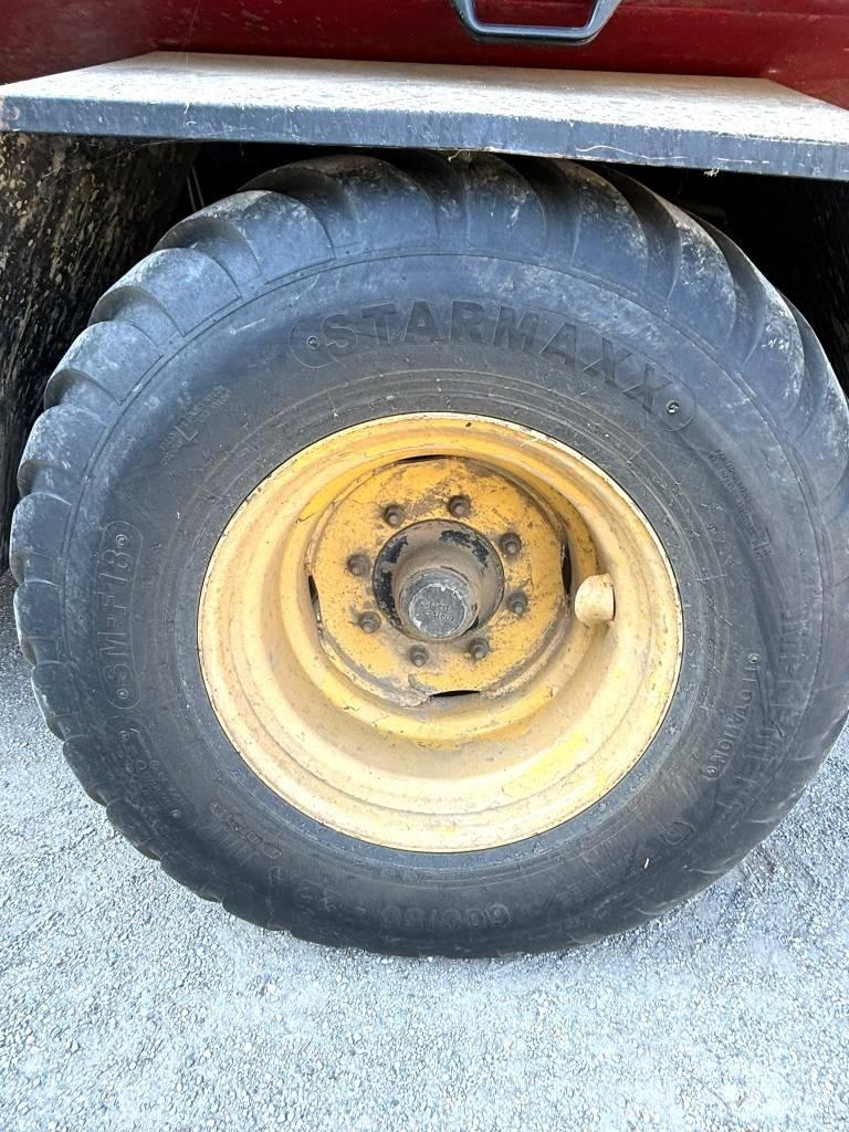 New Holland D 1210 スクエアベーラー