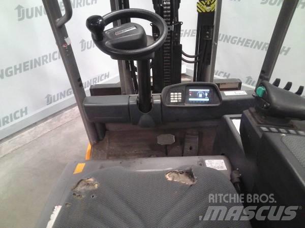 Jungheinrich EFG 320 バッテリーフォークリフト