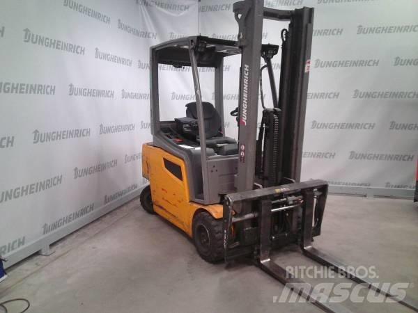 Jungheinrich EFG 320 バッテリーフォークリフト