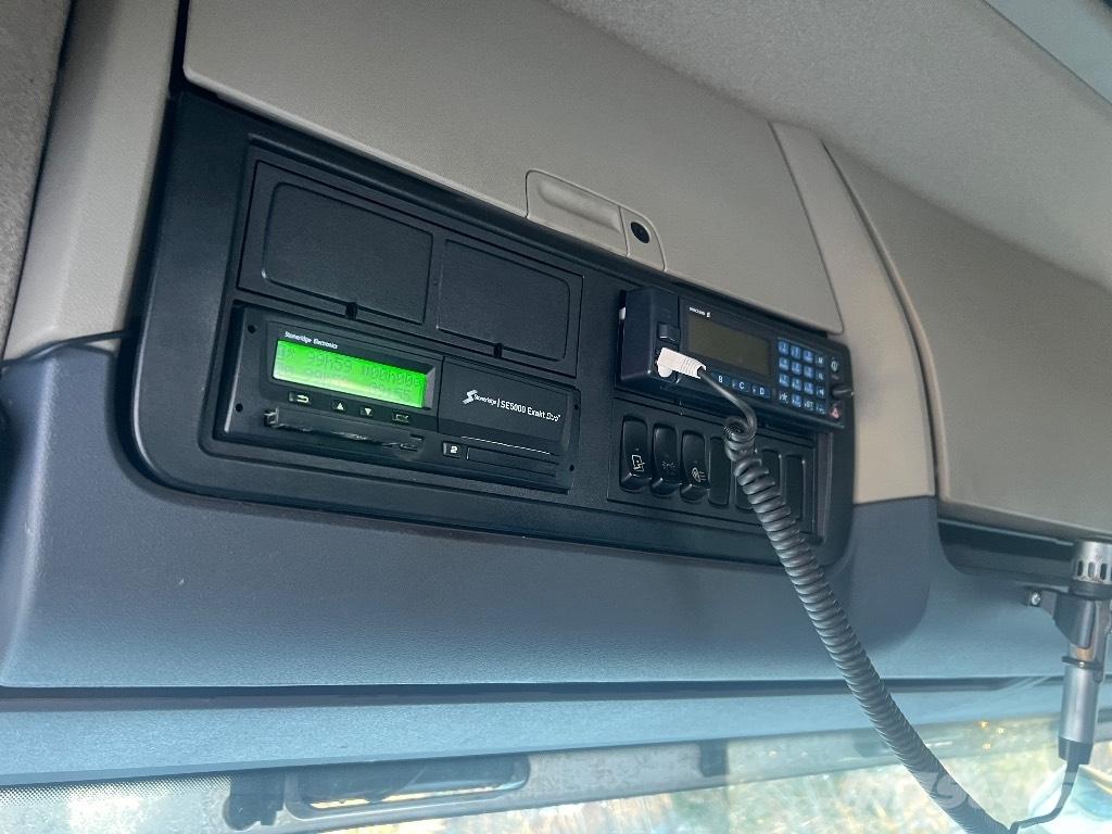 Scania R 560 中古トラクターヘッド | トレーラーヘッド