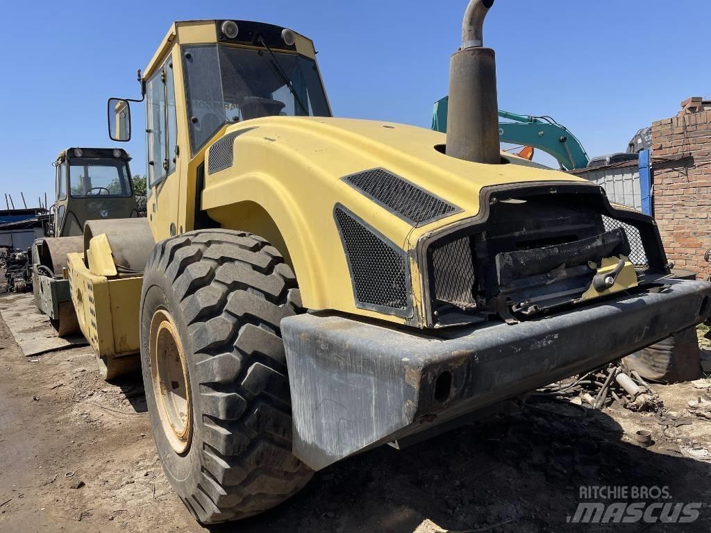 Bomag 226-4 振動ローラ