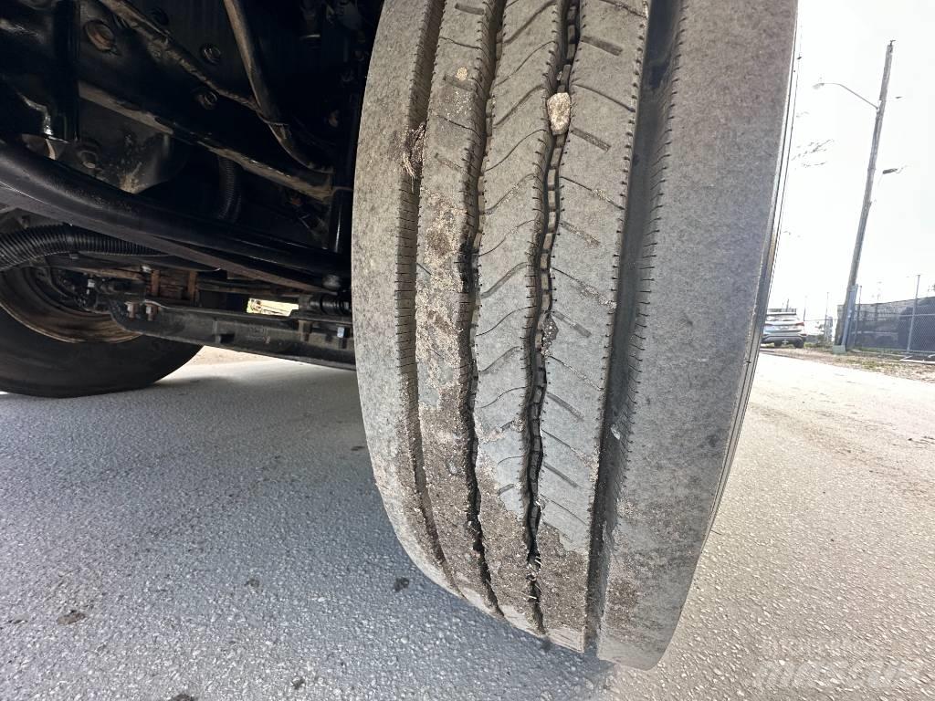 Ford F 750 XLT タンカートラック