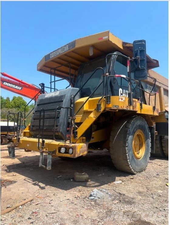 CAT 773 E リジットフレーム式ダンプトラック