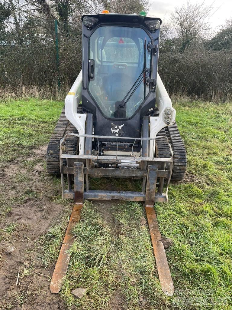 Bobcat T 66 R スキッドステアローダー
