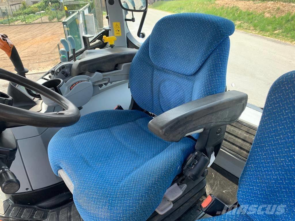 New Holland T 7.210 トラクター