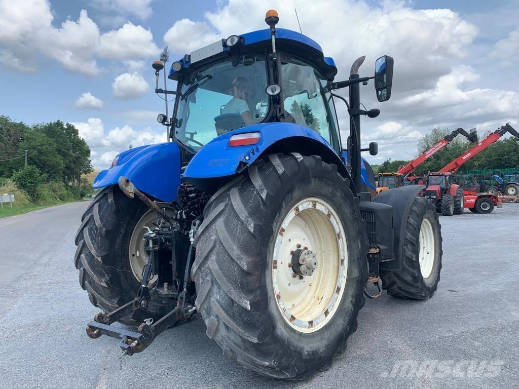 New Holland T 7.210 トラクター