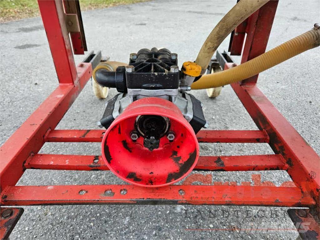 Schmotzer 800 l 牽引型スプレイヤー