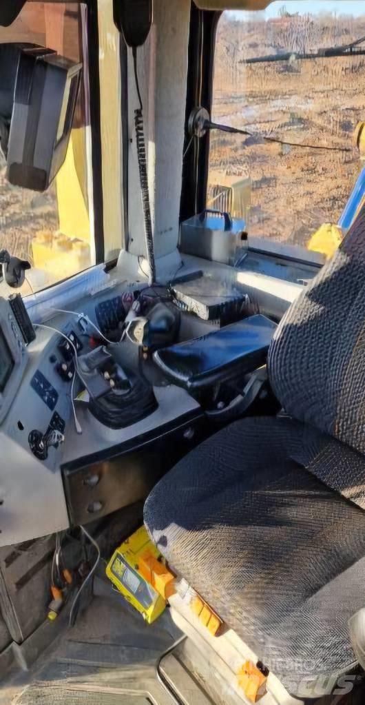 CAT D 8 T ブルドーザー