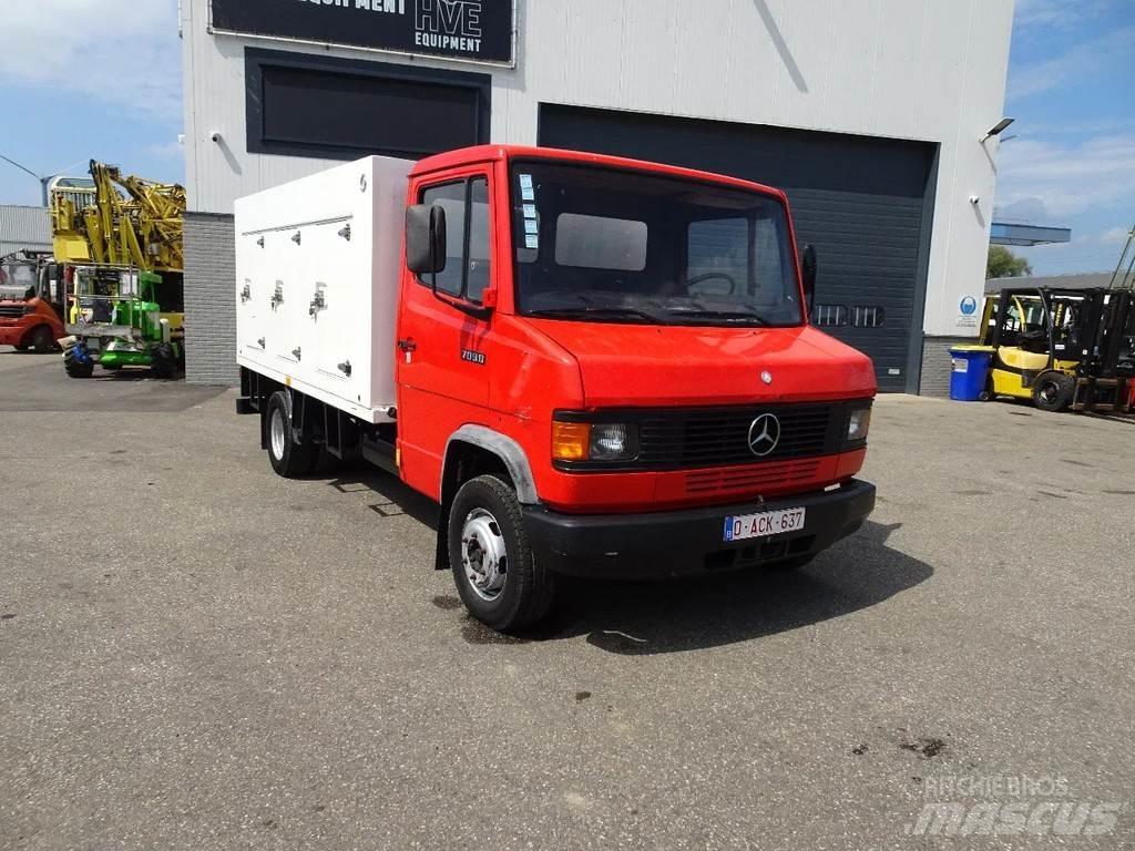 Mercedes-Benz 709D 冷凍冷蔵車