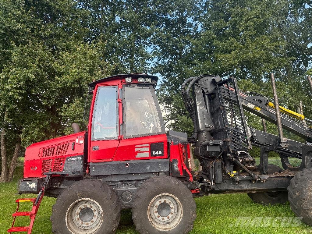 Komatsu 845 フォワーダー