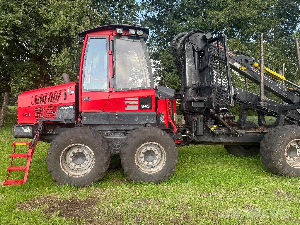 Komatsu 845 フォワーダー