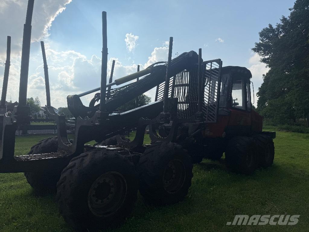 Komatsu 845 フォワーダー