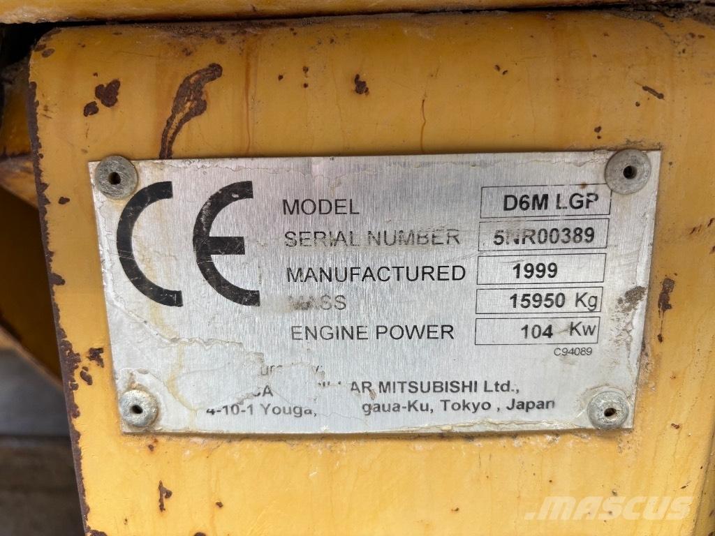 CAT D 6 M LGP ブルドーザー