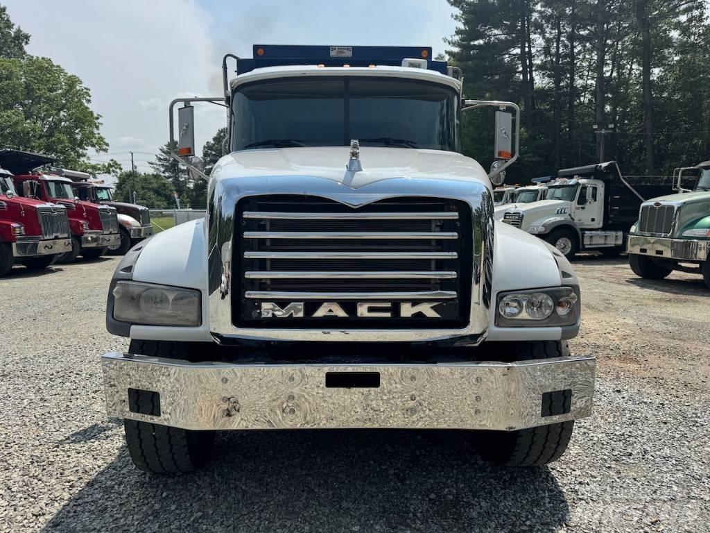 Mack Granite GU 713 ダンプ