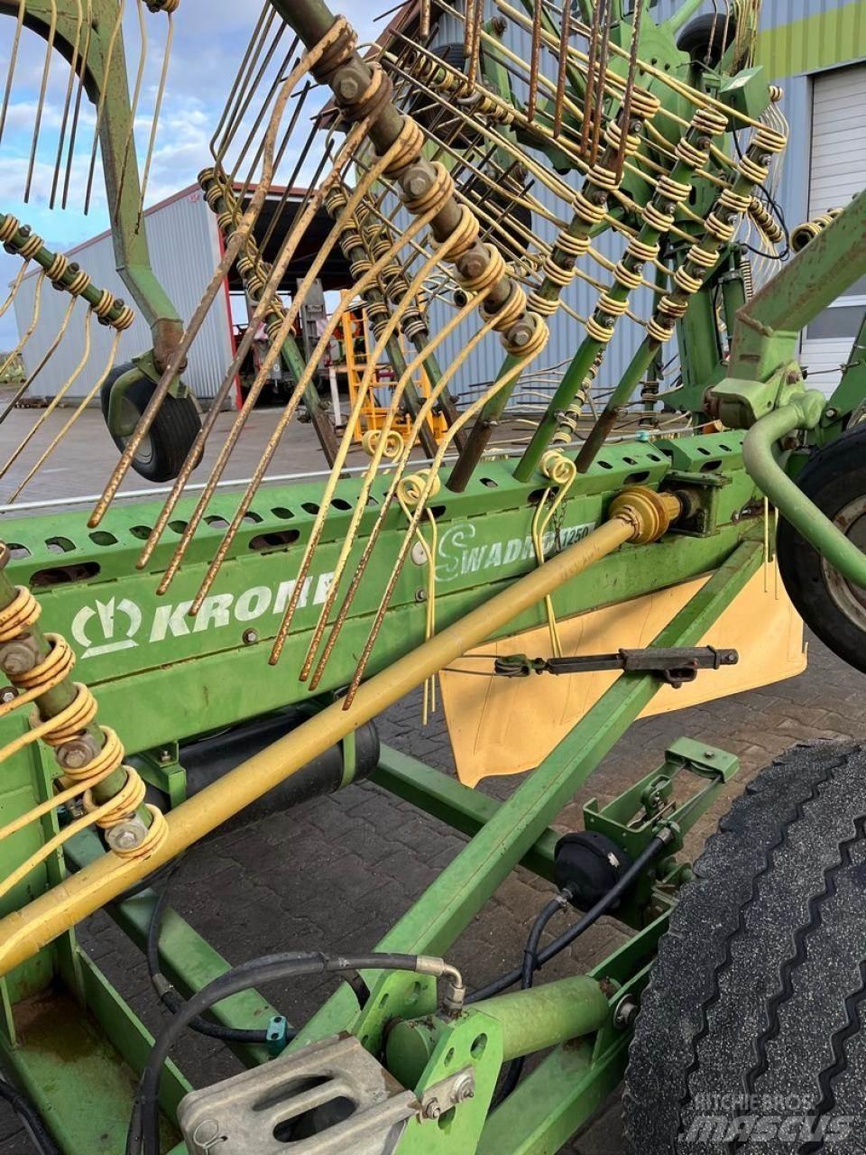 Krone Swadro 1250 ウィンドローア/レーキ