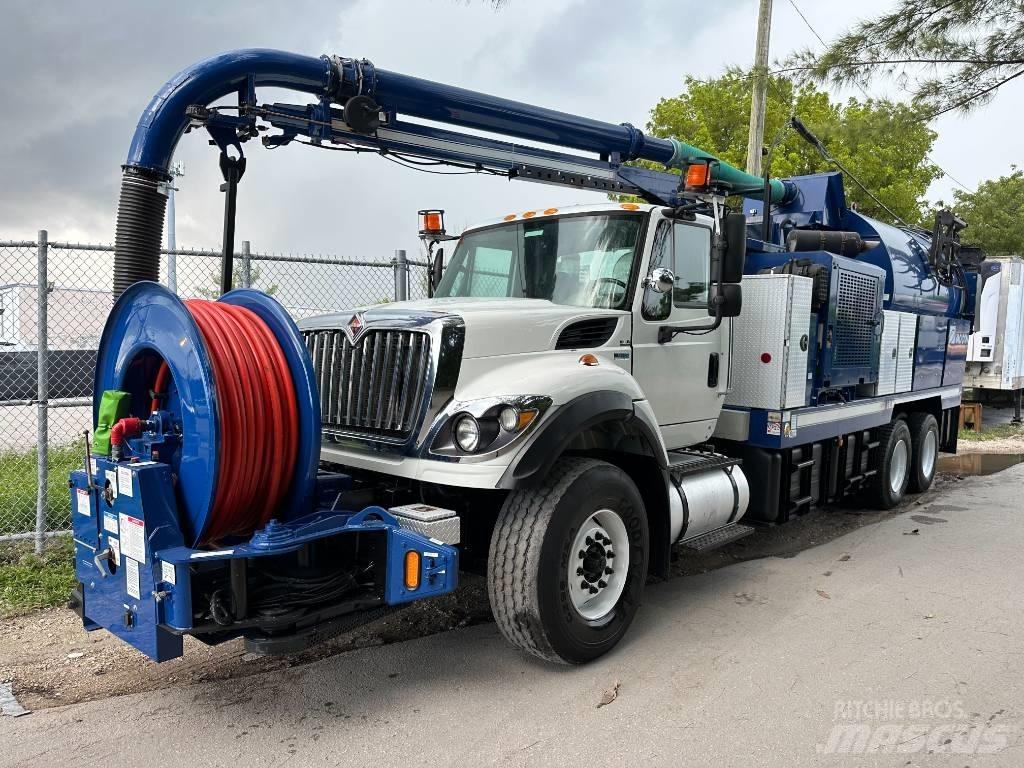 International 7500 コンバイン／バキュームトラック