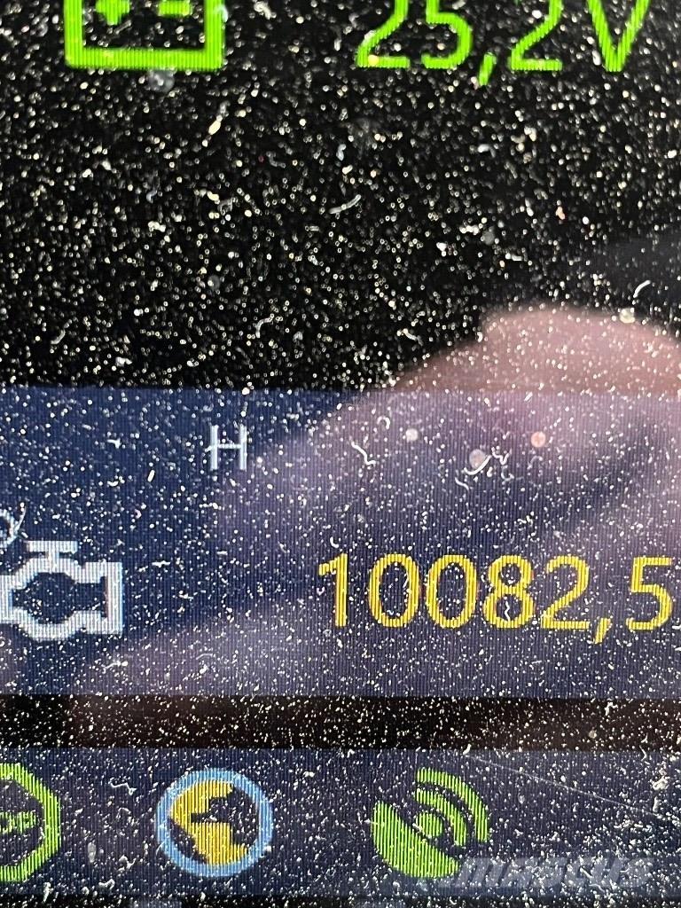 Komatsu 875 フォワーダー