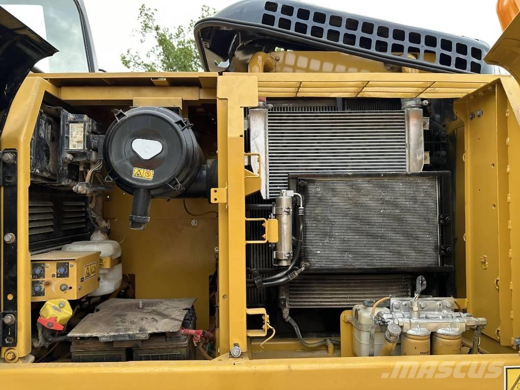CAT 320D2 大型油圧ショベル12t以上（パワーショベル・ユンボ）