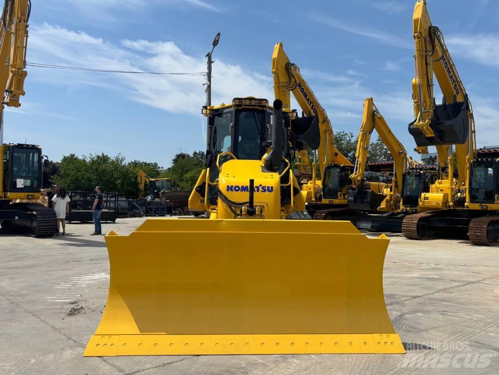 Komatsu D61EX-24E0 ブルドーザー