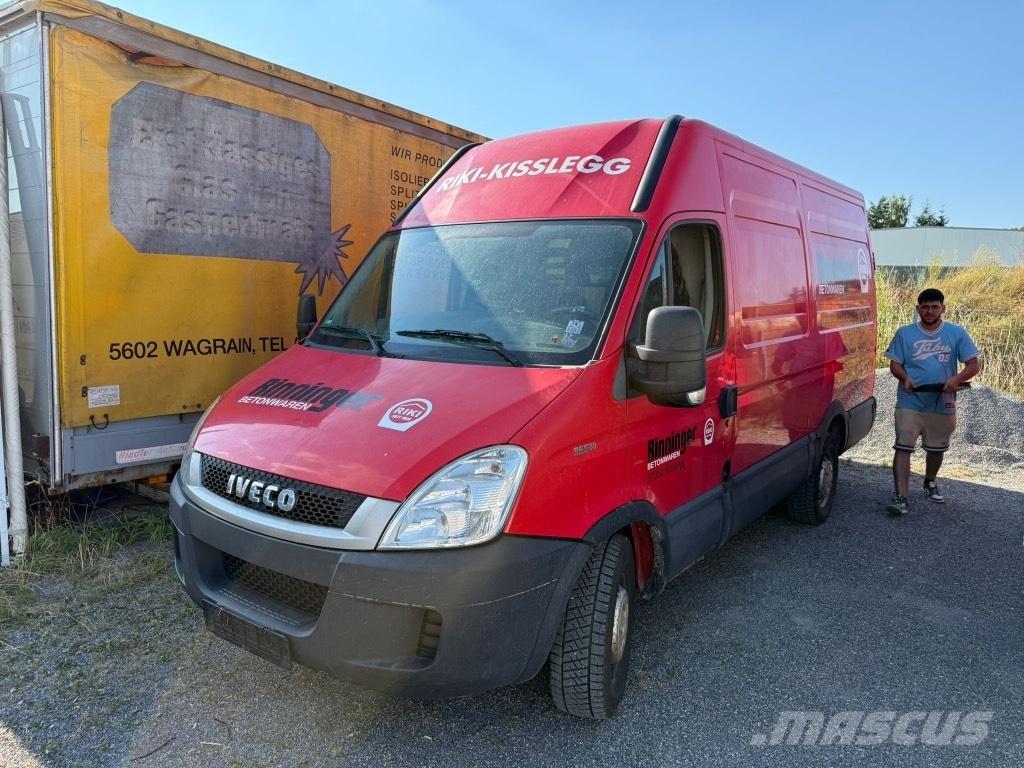 Iveco Daily 35 S14 パネルバン