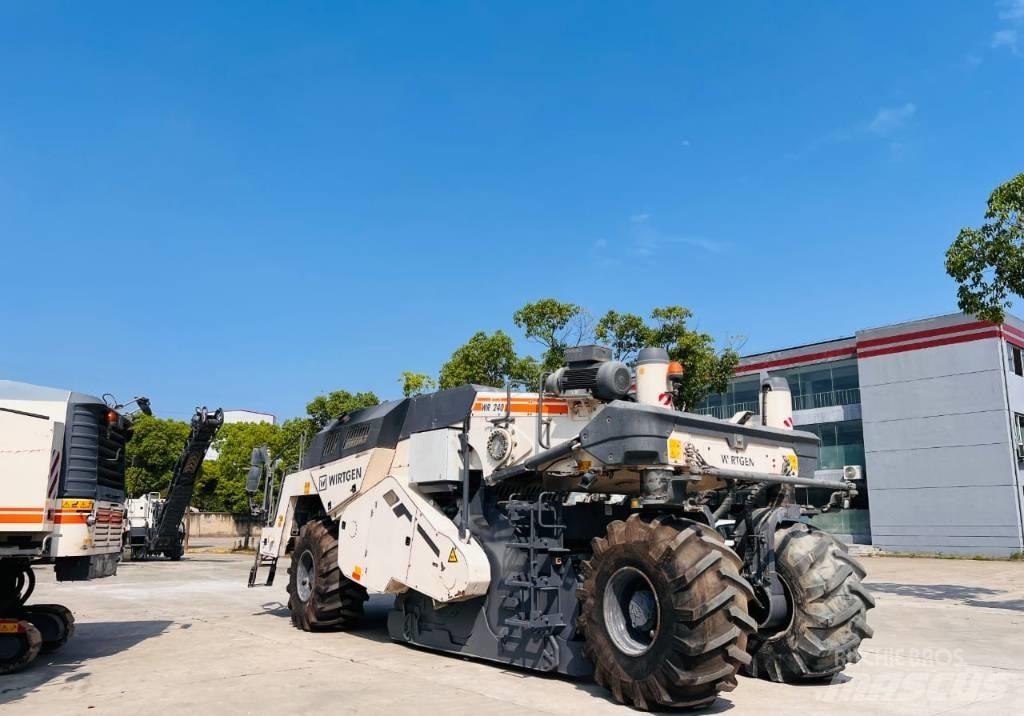 Wirtgen WR 240 アスファルトリサイクルマシン