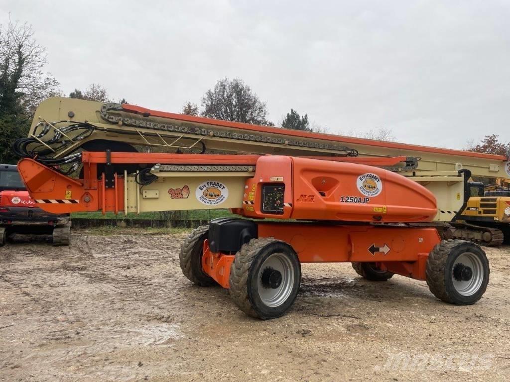 JLG 1250 AJP ブームリフト　屈伸型