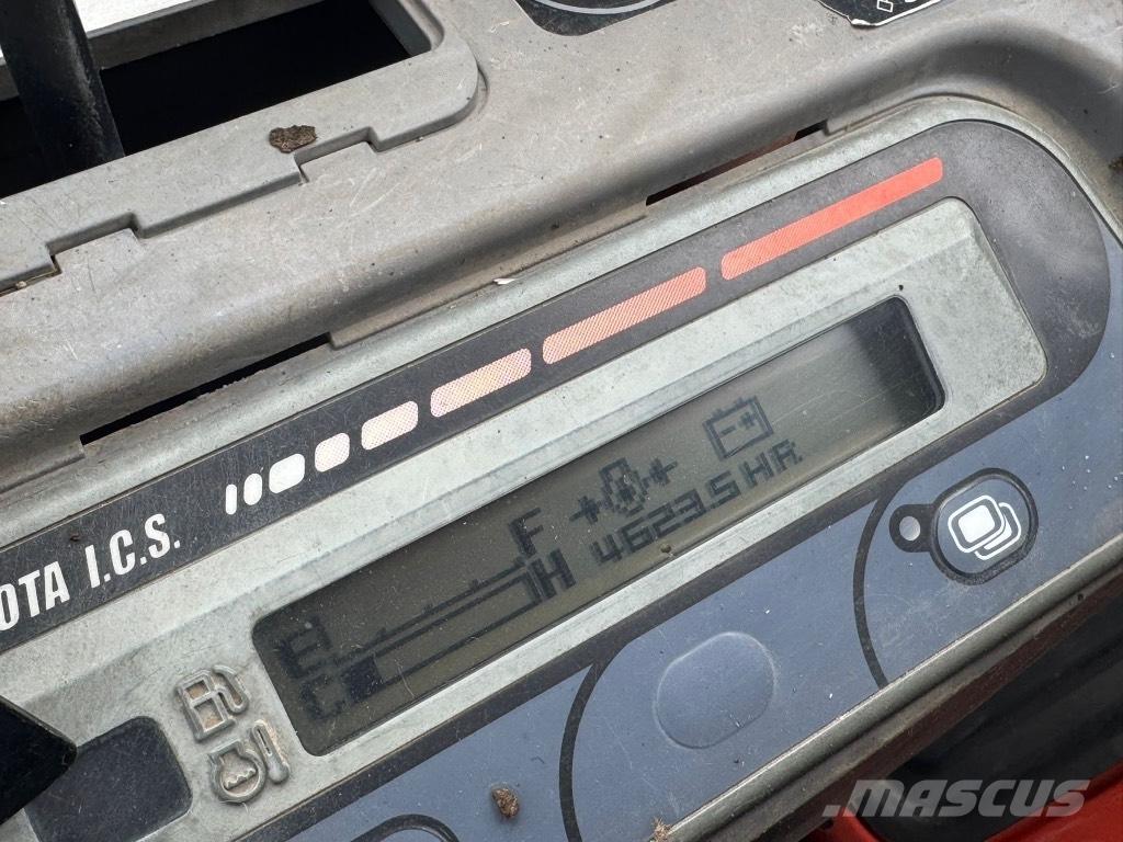 Kubota KX 71-3 ミニ油圧ショベル 7t以下（ミニユンボ・ミニディガー）