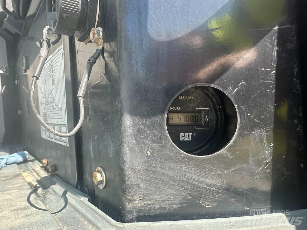 CAT 305 E ミニ油圧ショベル 7t以下（ミニユンボ・ミニディガー）