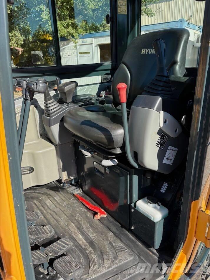 Hyundai R25Z-9 AK ミニ油圧ショベル 7t以下（ミニユンボ・ミニディガー）