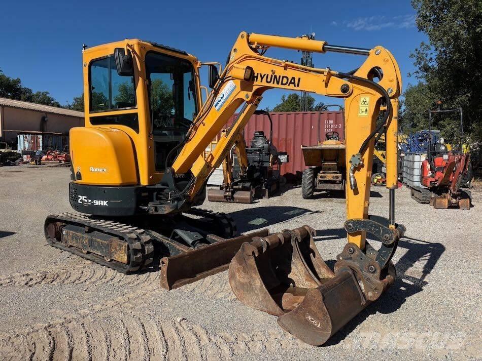 Hyundai R25Z-9 AK ミニ油圧ショベル 7t以下（ミニユンボ・ミニディガー）