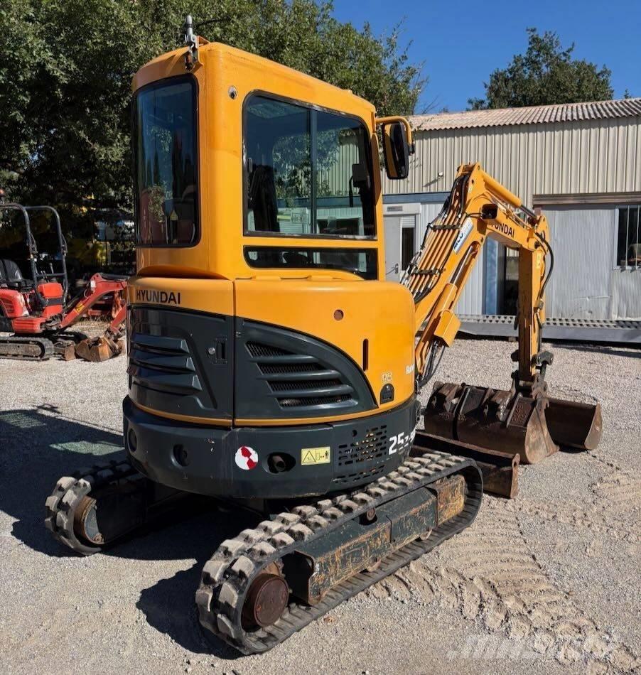 Hyundai R25Z-9 AK ミニ油圧ショベル 7t以下（ミニユンボ・ミニディガー）