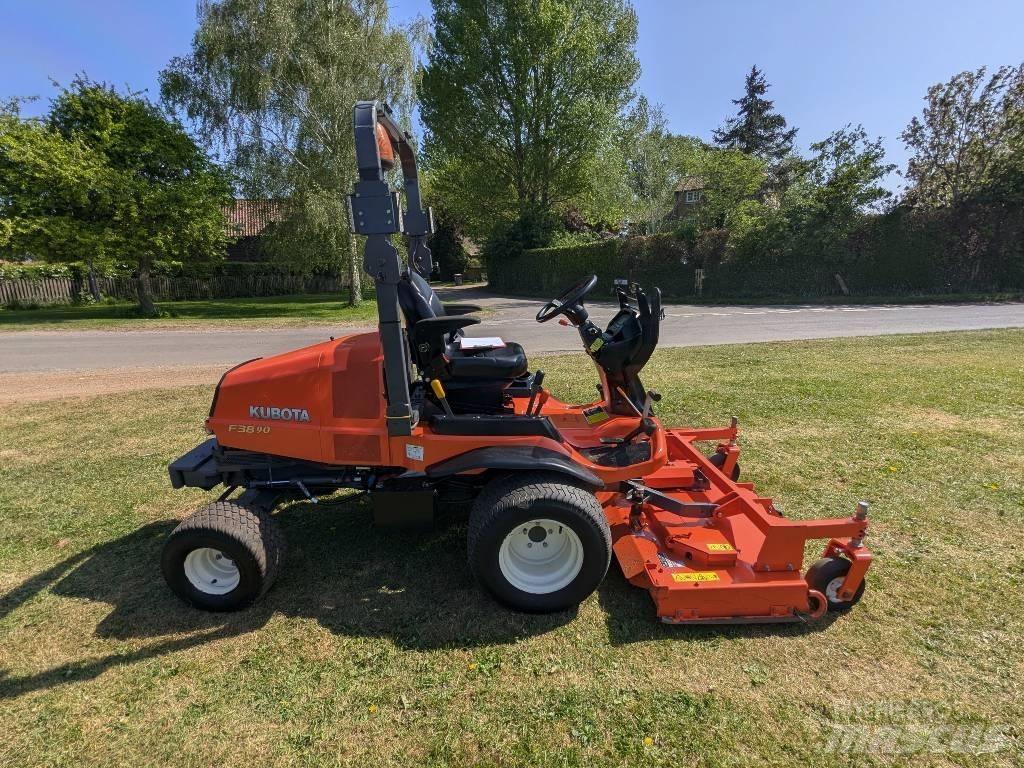 Kubota F 3890 乗用・自走モア/芝刈り機