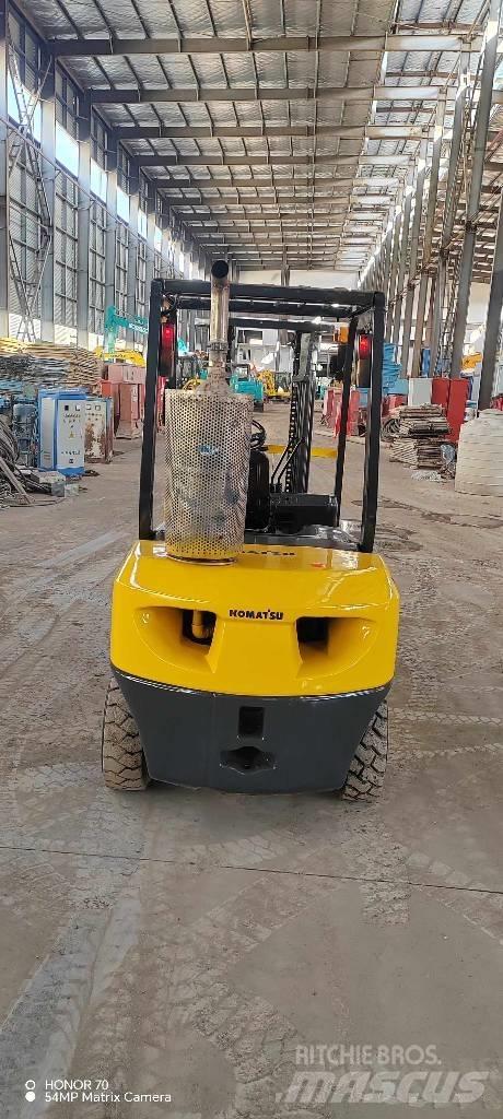 Komatsu FD 30 T-14 ディーゼル・軽油