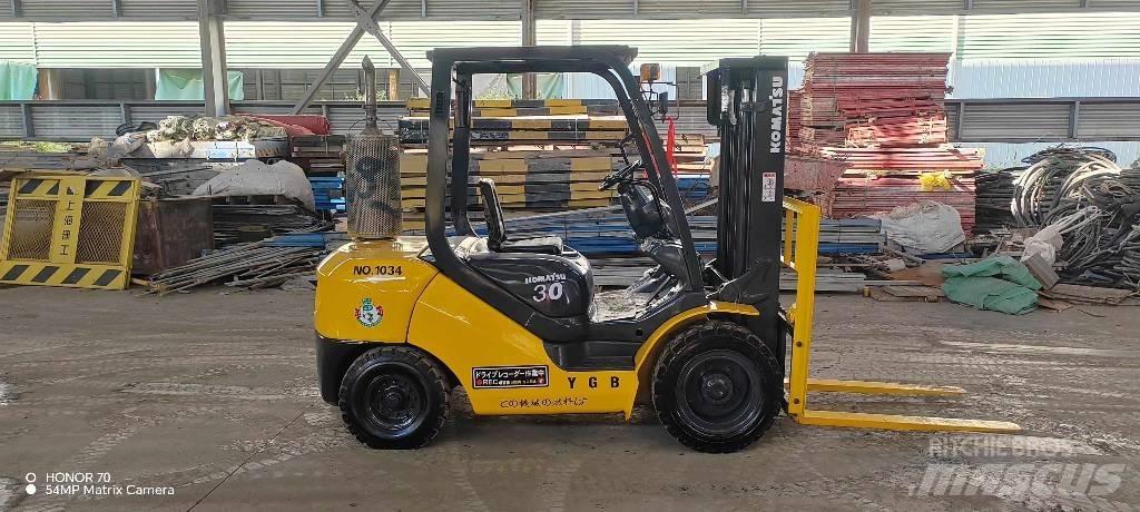 Komatsu FD 30 T-14 ディーゼル・軽油