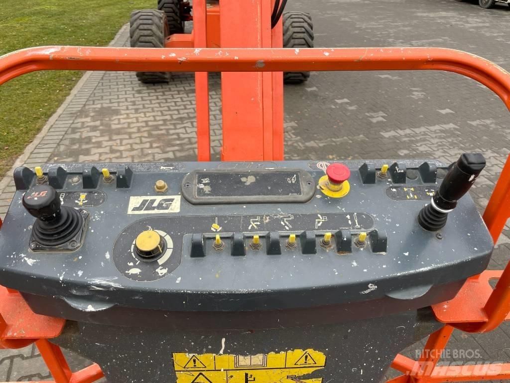 JLG 800 AJ ブームリフト　屈伸型