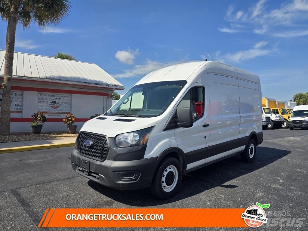Ford Transit 250 パネルバン