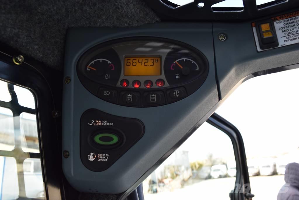 Bobcat S 220 スキッドステアローダー