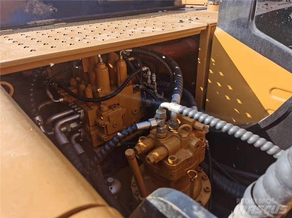 Sany SY 215 C 大型油圧ショベル12t以上（パワーショベル・ユンボ）