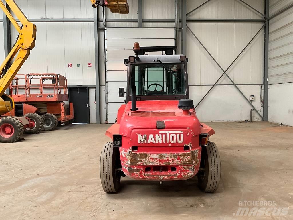 Manitou MC 40 ラフターテレントラック