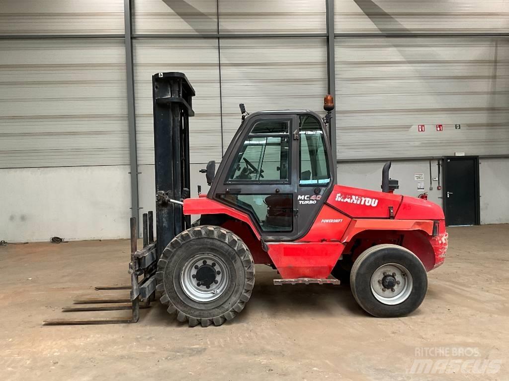 Manitou MC 40 ラフターテレントラック