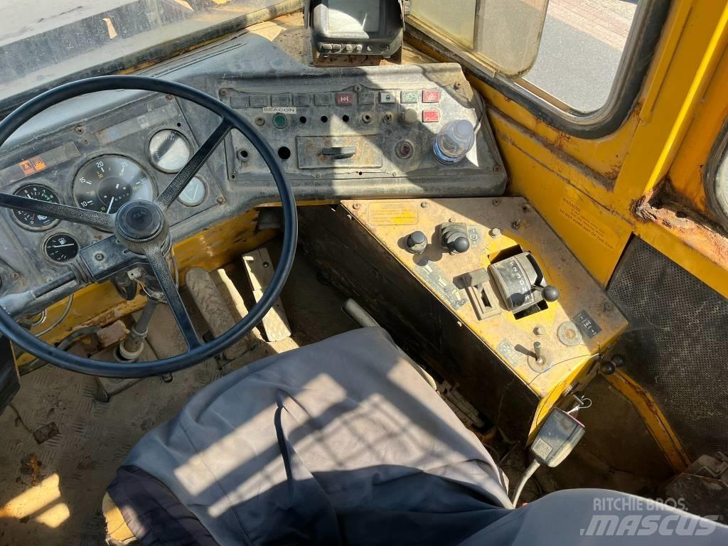 Volvo A 25 アーティキュレート式ダンプトラック