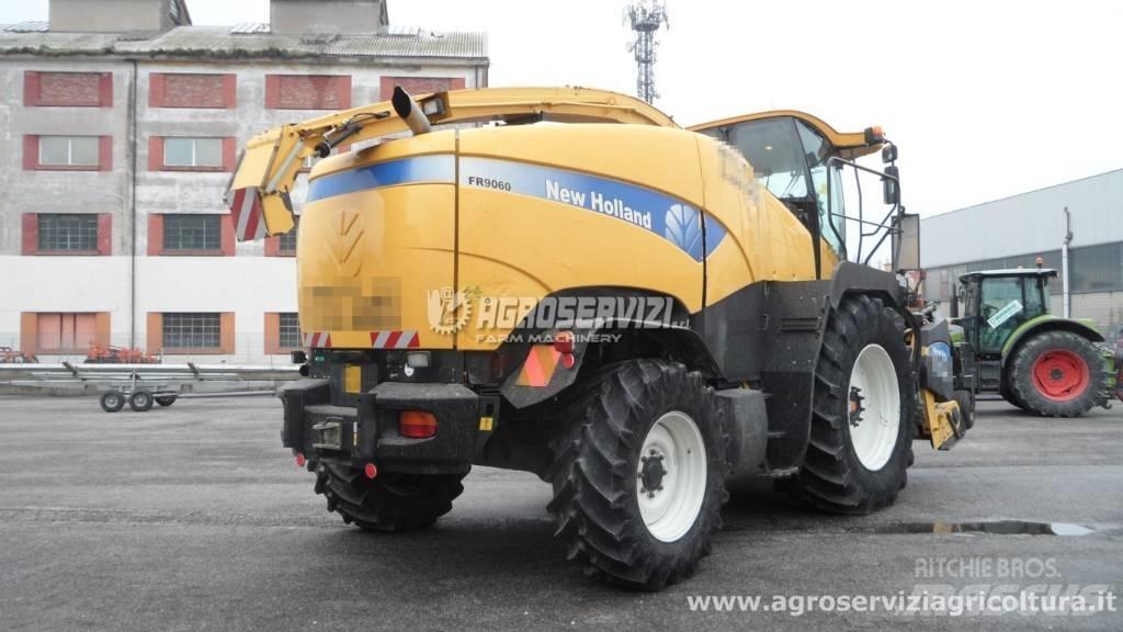 New Holland FR 9060 自走式フォレージハーベスター