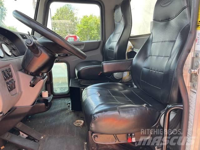 Peterbilt 337 飲料運送車両